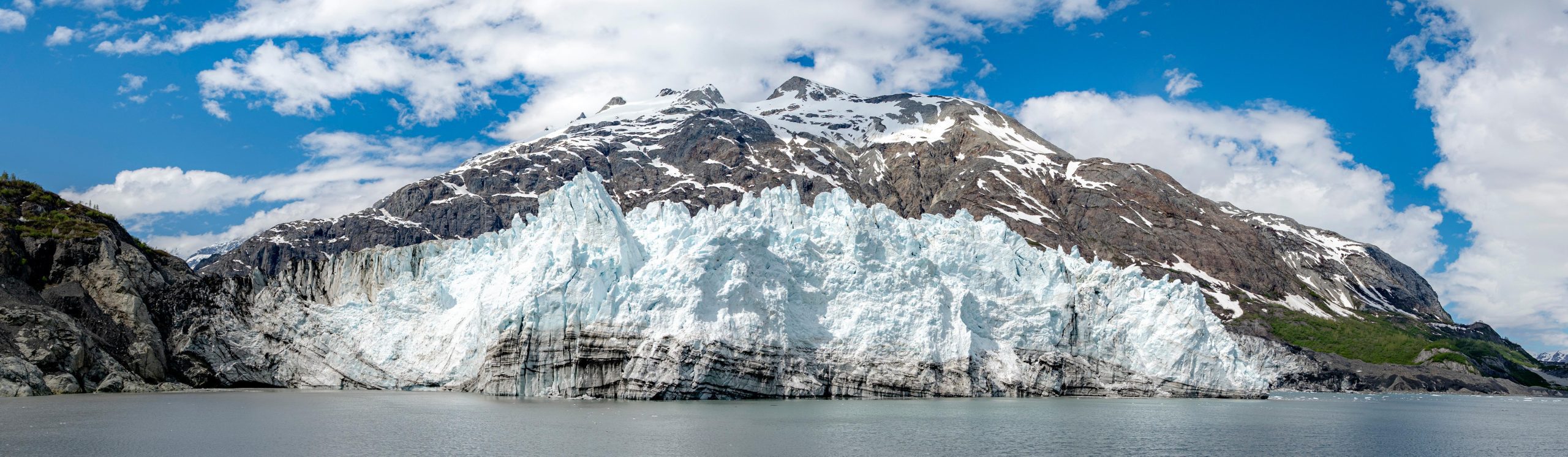 Bachground-Glacier Bay National Park