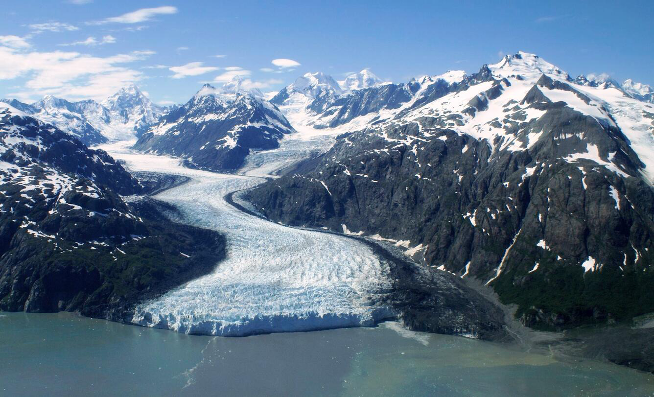 Nestled within the rugged landscapes of southeastern Alaska lies Glacier Bay National Park.