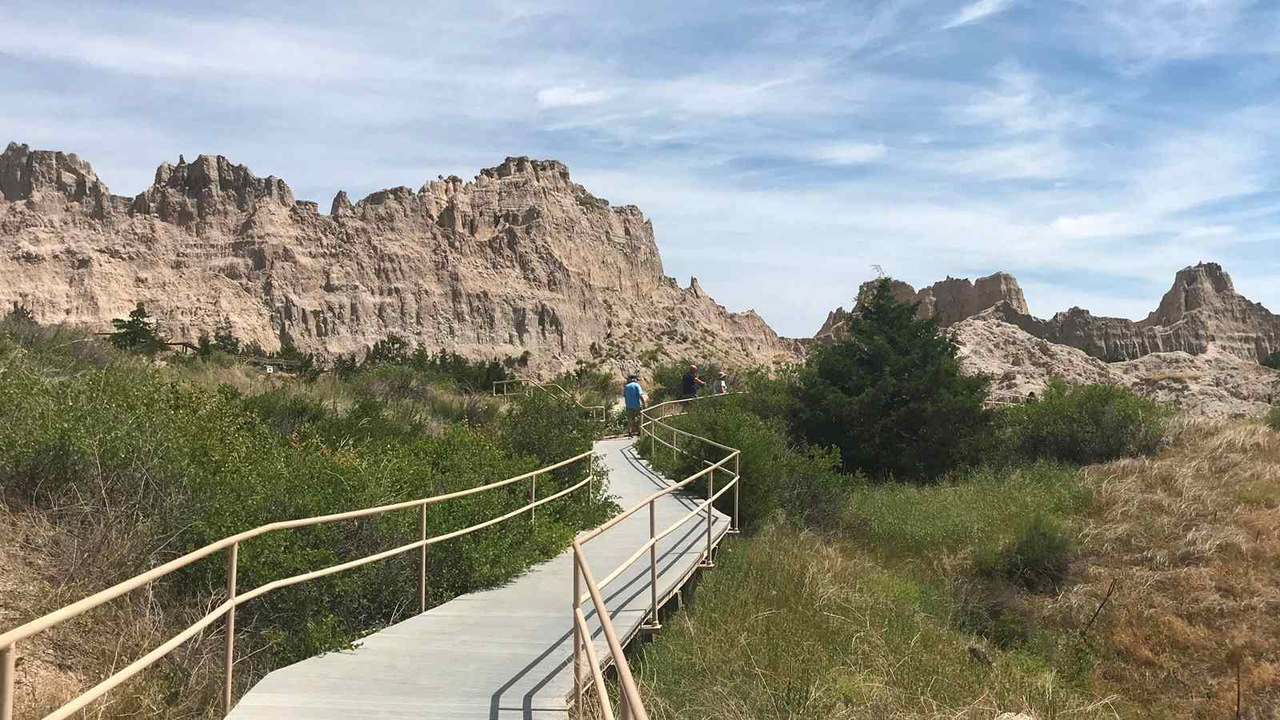 Cliff Shelf Nature Trail is a total breeze and a nice and easy route for the whole family to enjoy