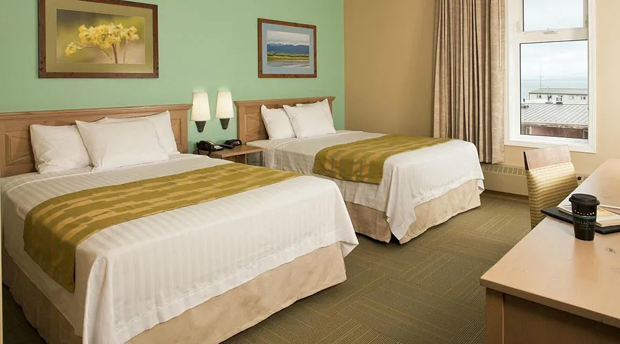 The Nullagvik Hotel has 71 guest rooms and 7 suites. It offers amenities