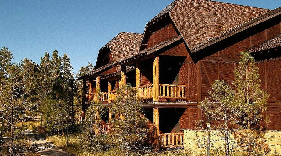 The Lodge at Bryce Canyon is within walking distance of the hoodoos in Bryce Amphitheater