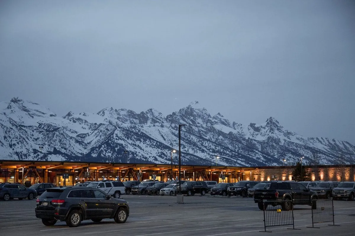airports near yellowstone national park