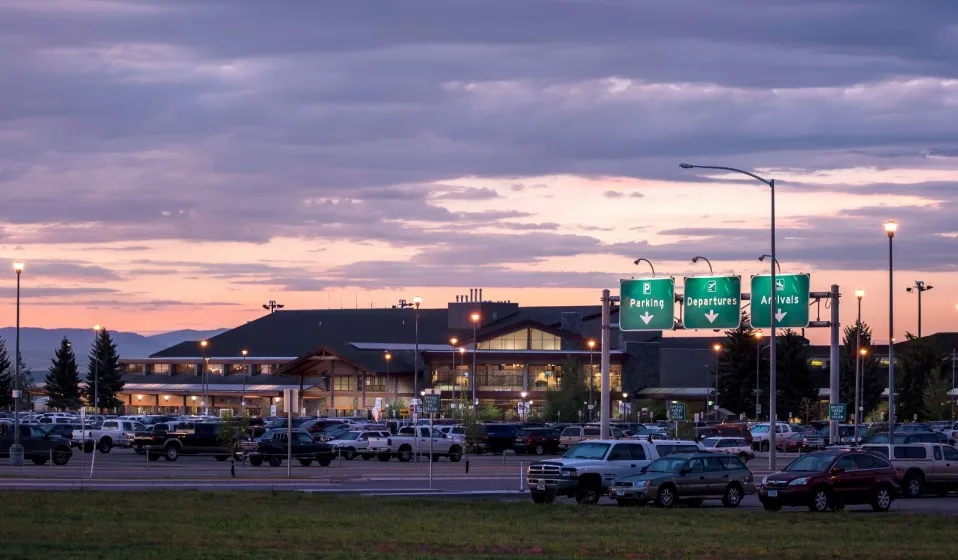 airports near yellowstone national park