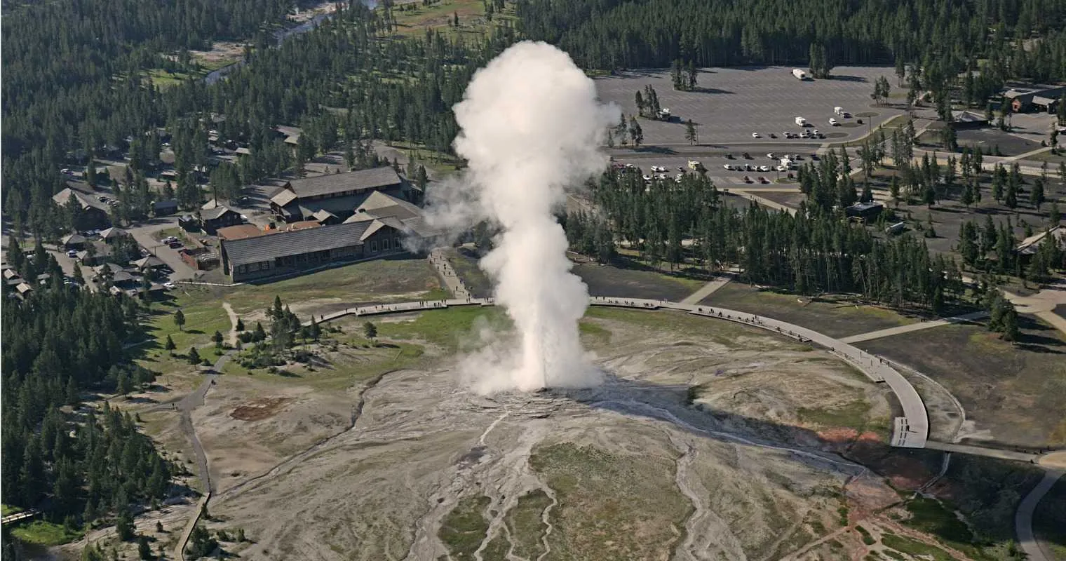 best time to visit yellowstone national park