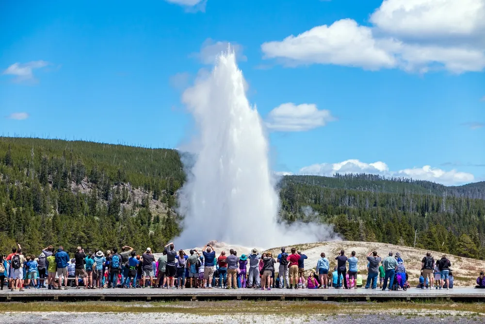 how many days need for yellowstone national park