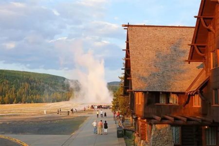 lodging in yellowstone national park