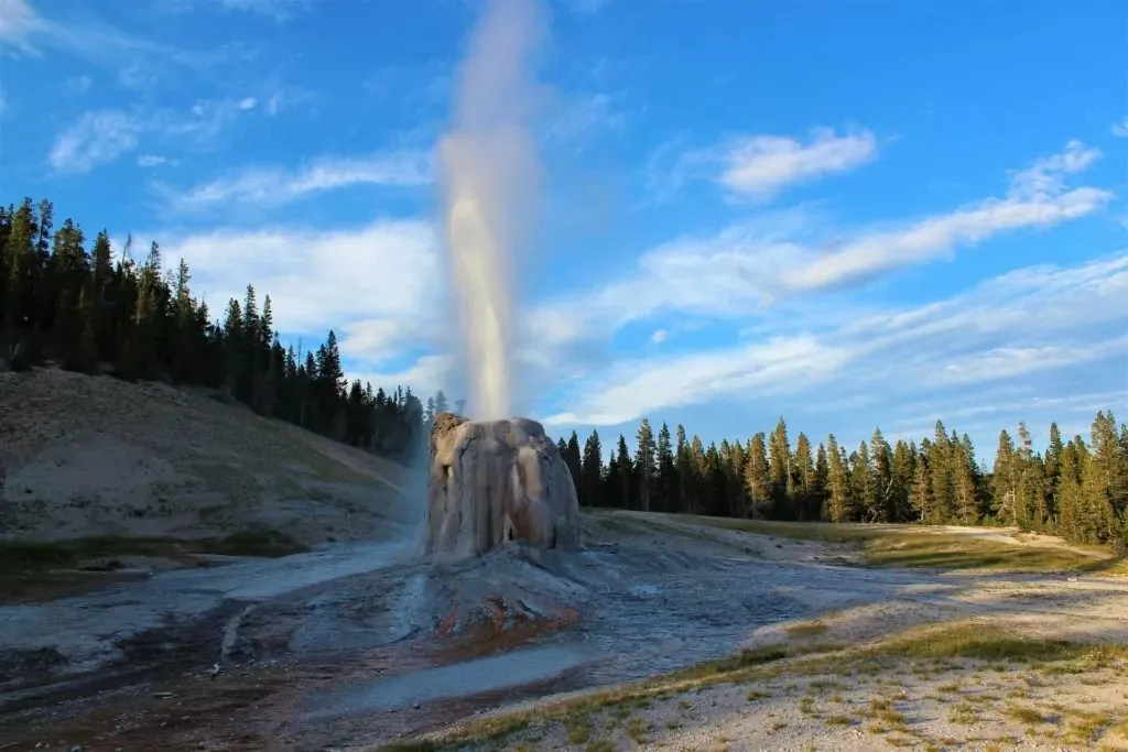 yellowstone national park geysers