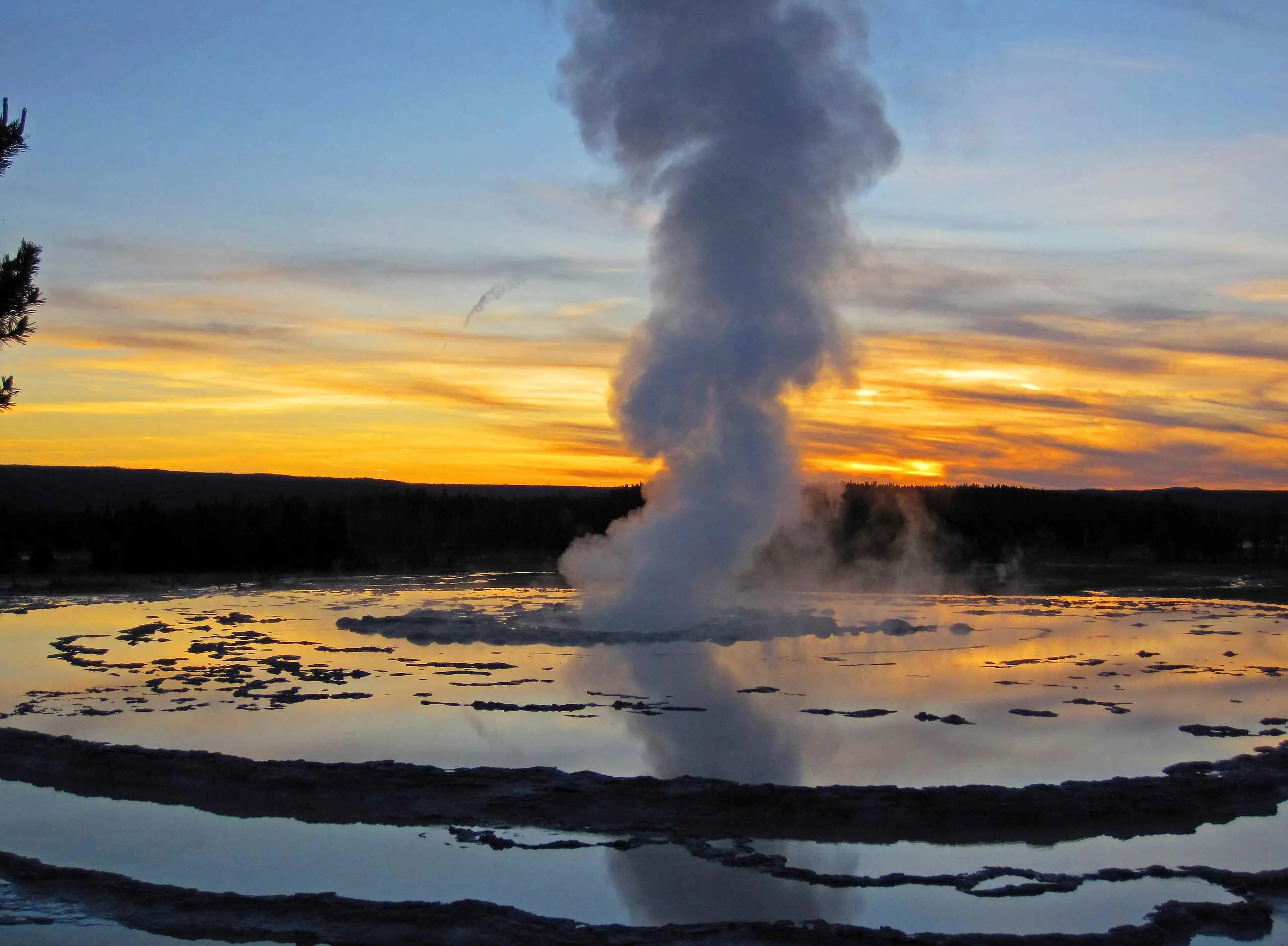 yellowstone national park geysers
