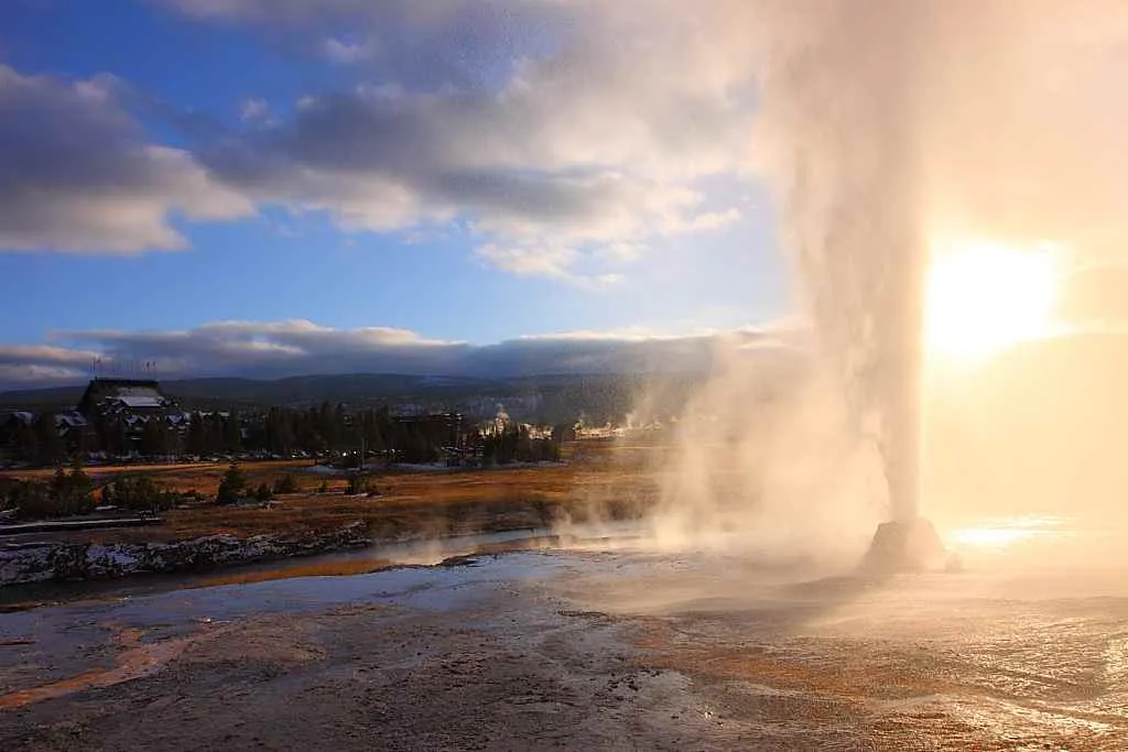 yellowstone national park geysers