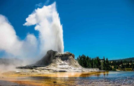 yellowstone national park geysers