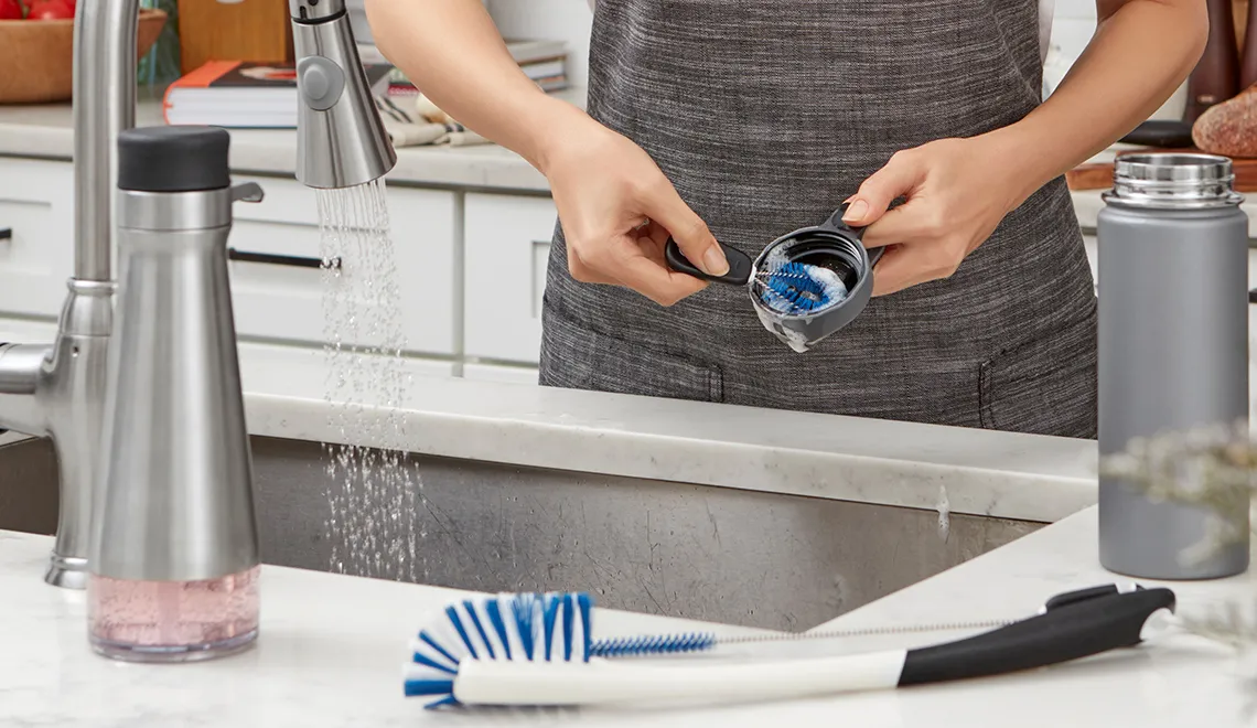 how to clean water bottle