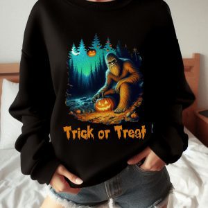 Funny Halloween Trick Or Treat Bigfoot Sweatshirt