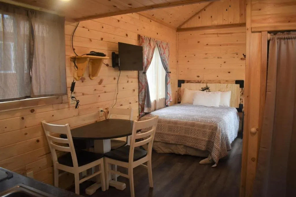 cheap hotels near yellowstone national park