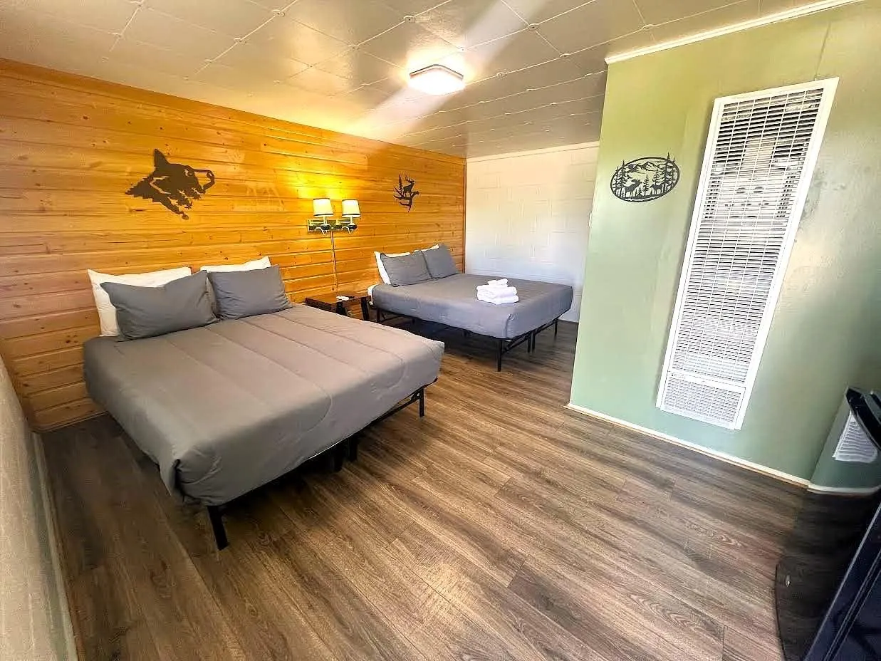 cheap hotels near yellowstone national park