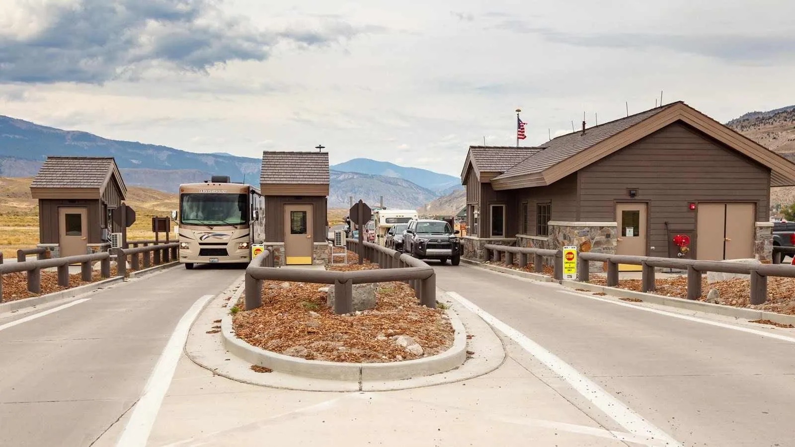 cities near yellowstone national park