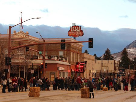 cities near yellowstone national park​