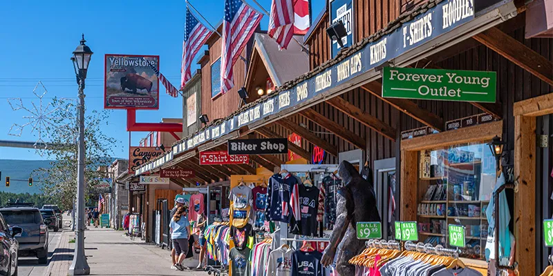 cities near yellowstone national park