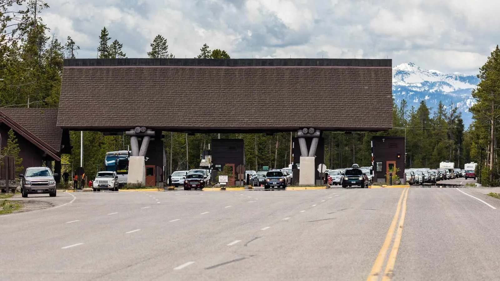 cities near yellowstone national park