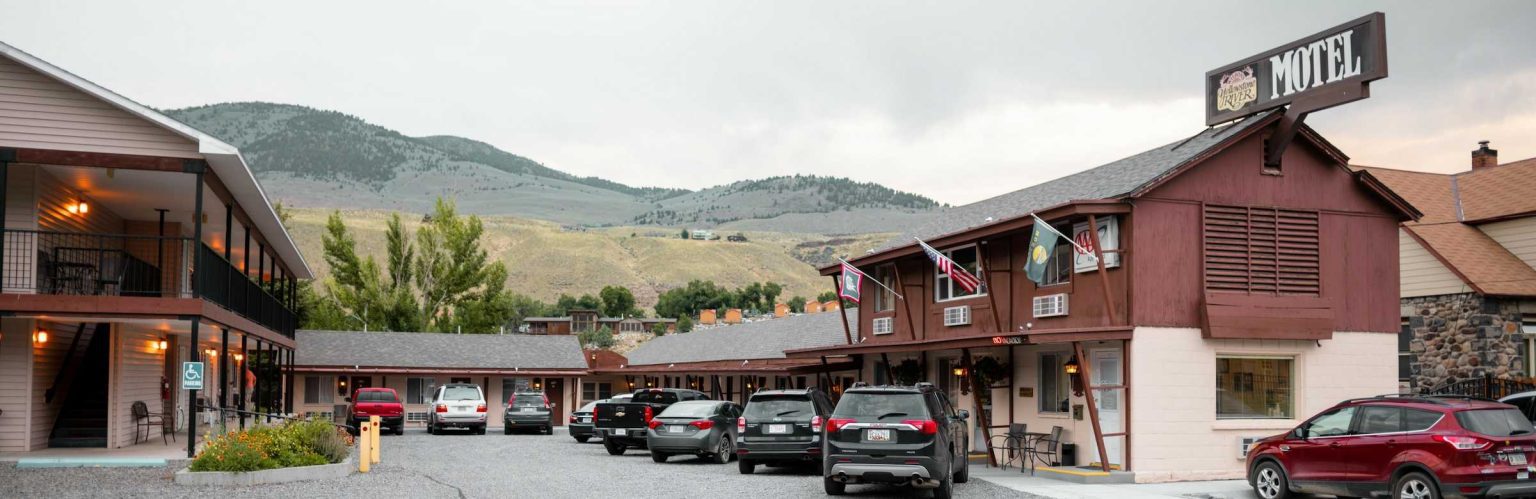 motels near yellowstone national park