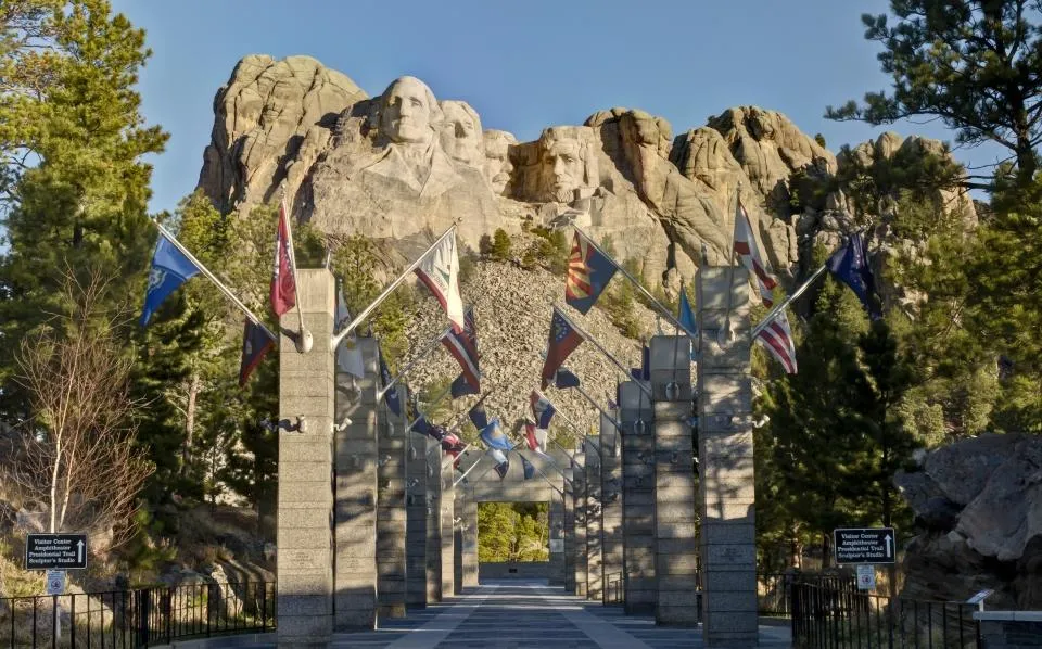 mount rushmore to yellowstone national park