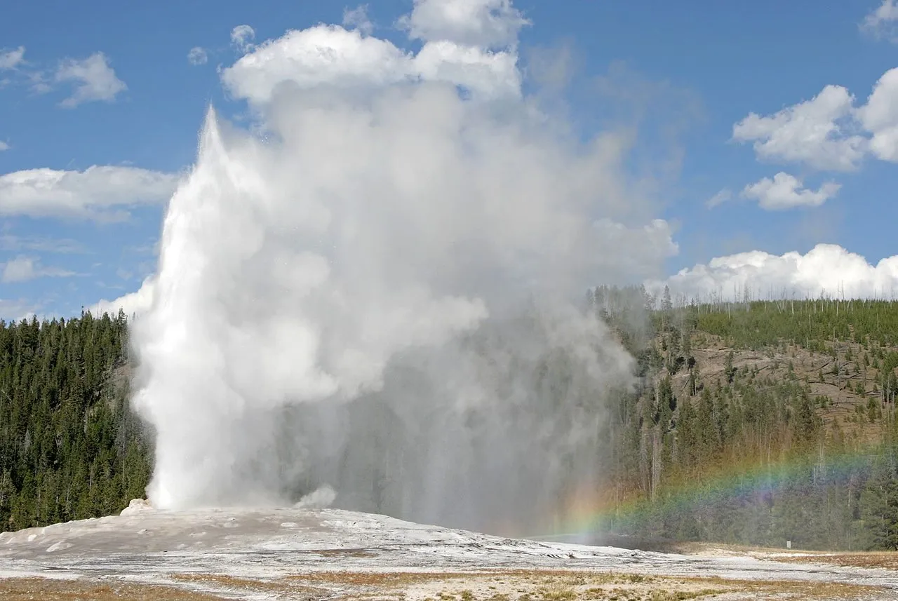 mount rushmore to yellowstone national park