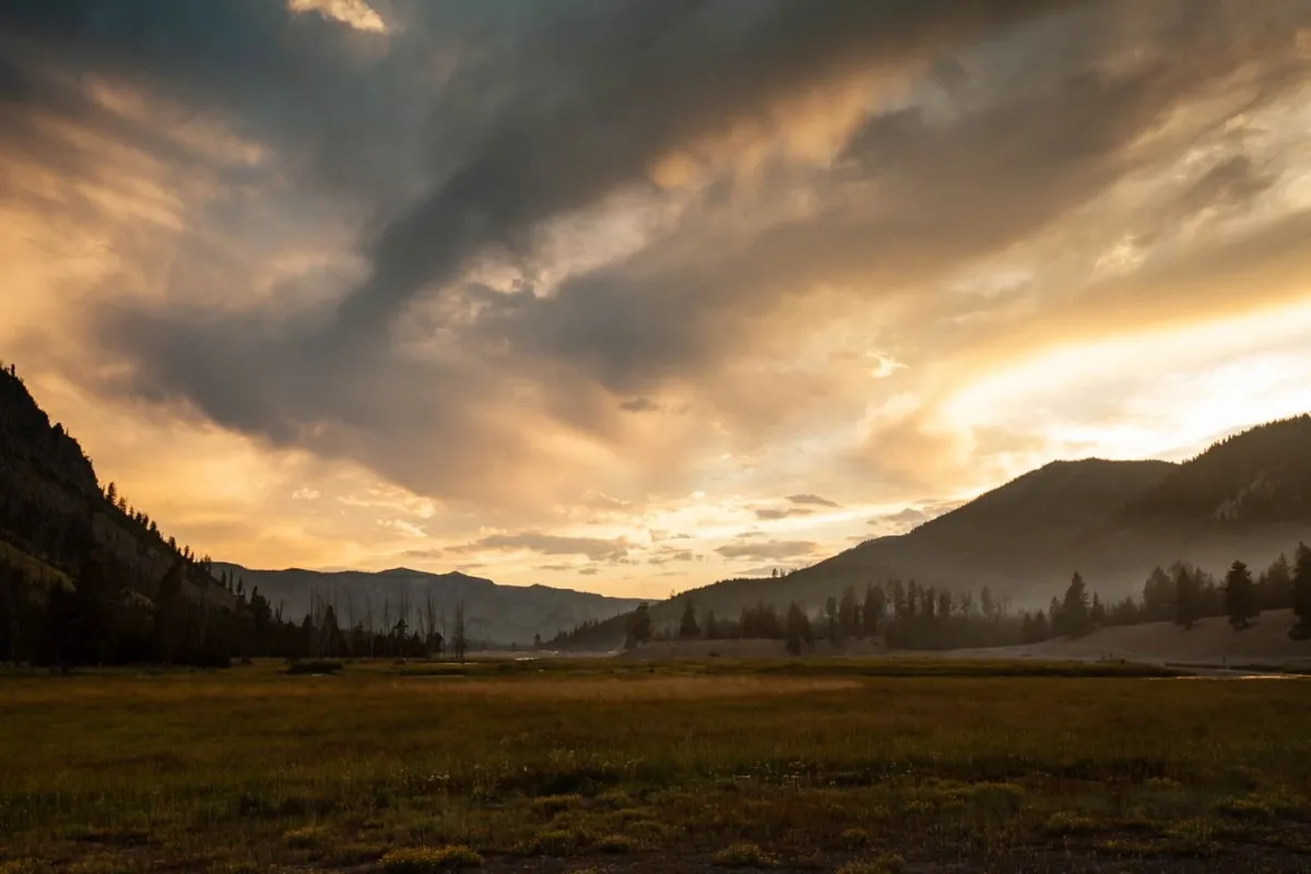 sunrise in yellowstone national park