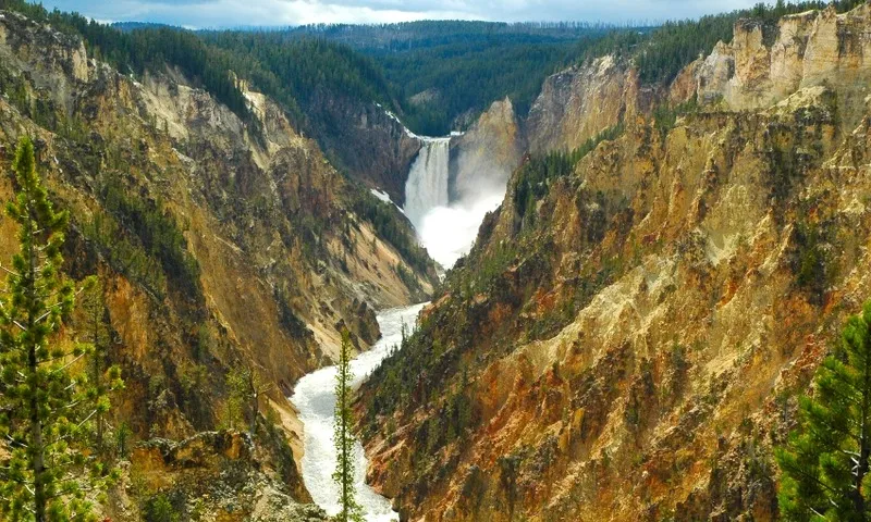 yellowstone national park waterfalls