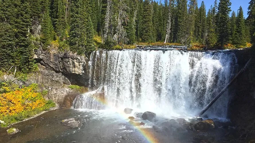 yellowstone national park waterfalls