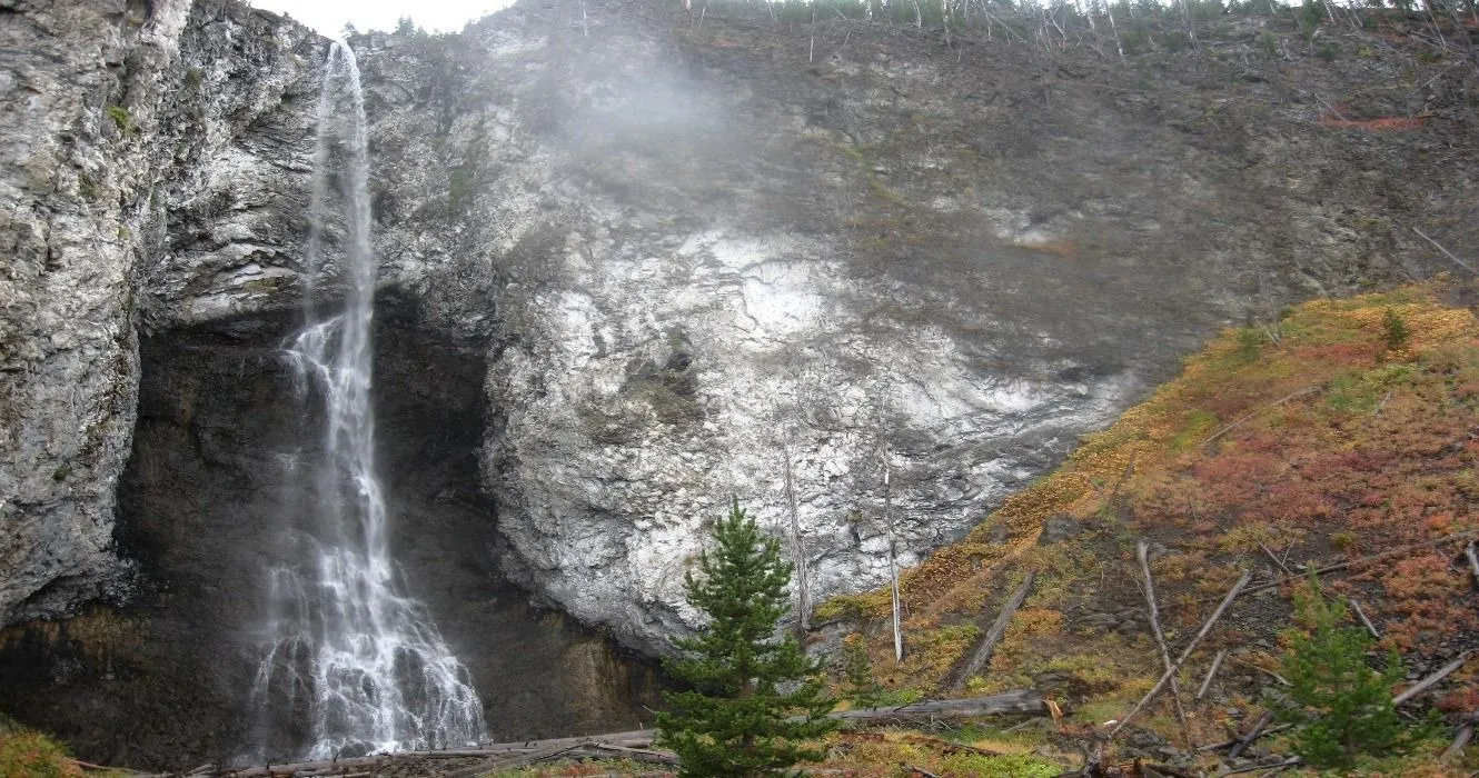 yellowstone national park waterfalls
