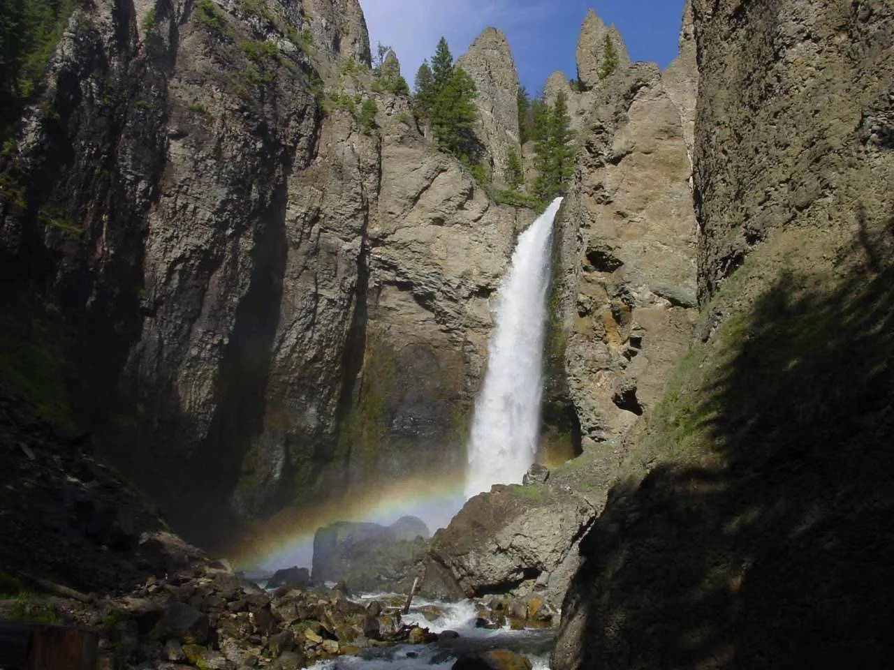 yellowstone national park waterfalls