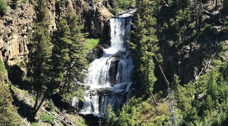 yellowstone national park waterfalls