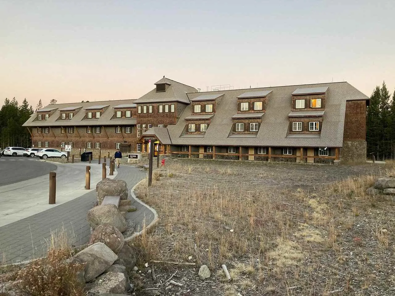 places to stay in yellowstone national park