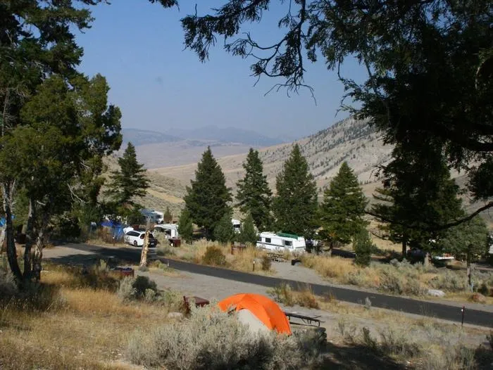 places to stay in yellowstone national park