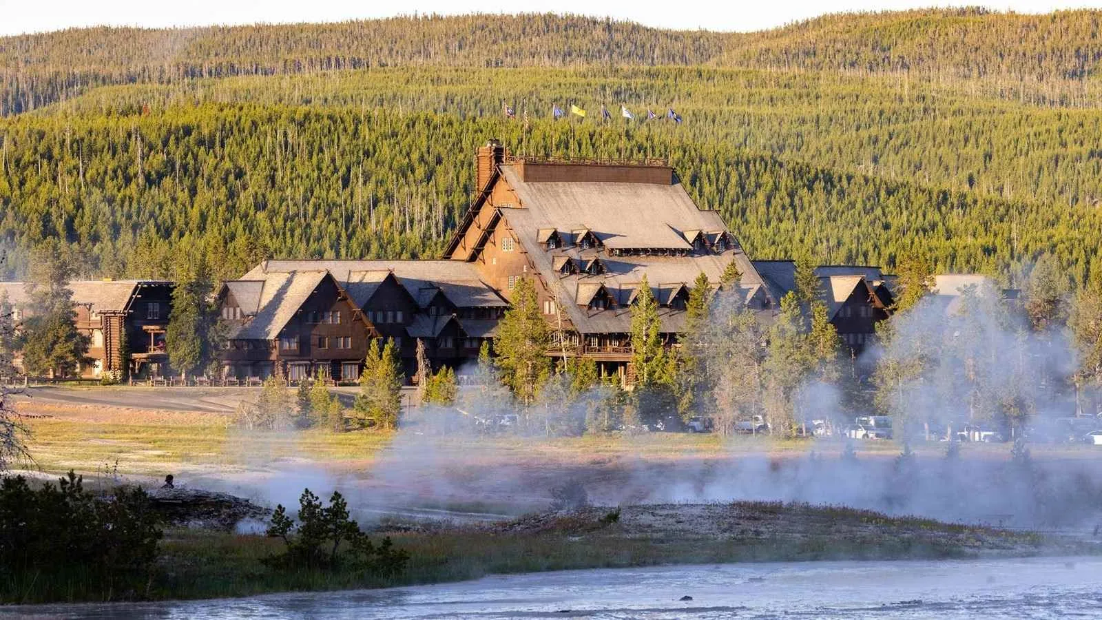 places to stay in yellowstone national park