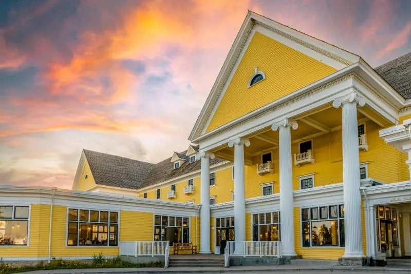 places to stay in yellowstone national park