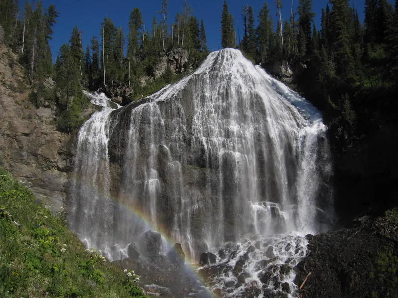 hiking trails with waterfalls